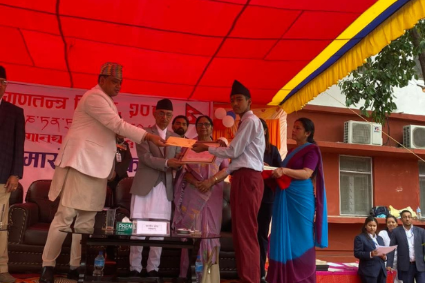 Slider Image: गणतन्त्र दिवसको अवसरमा आयोजित निबन्ध प्रतियोगिताका विजेता विद्यार्थीहरुलाई पुरस्कार वितरण कार्यक्रम ।