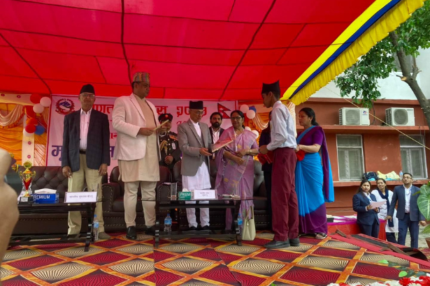 Slider Image: गणतन्त्र दिवसको अवसरमा आयोजित निबन्ध प्रतियोगिताका विजेता विद्यार्थीहरुलाई पुरस्कार वितरण कार्यक्रम ।